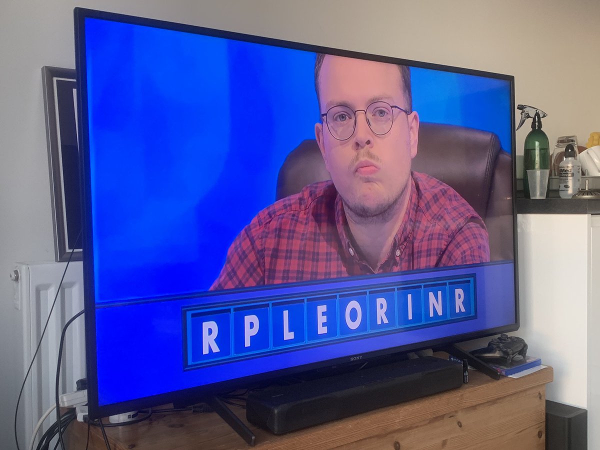 JonathanSeal3's tweet photo. Staring hard at a 7-letter word 👀🕰️ #countdown @C4Countdown @Channel4 @ColinMurray https://t.co/IFXvIQqsge