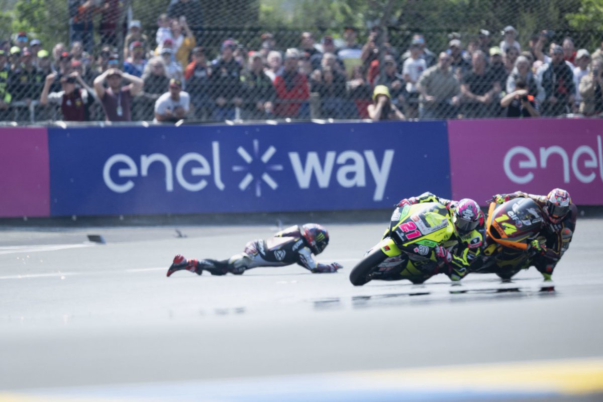 RacingTroppo's tweet photo. Moto2: The best picture from the #FrenchGP 

#LeMans2023
#Moto22023
#Moto2
@SamLowes22 
@ElfMarcVDS
@gpfrancemoto
@MotoGP 
#SamLowes
#Lowes
#SL22
#ELFMarcVDSRacingTeam
#MarcVDS https://t.co/1CzXSyIgjg