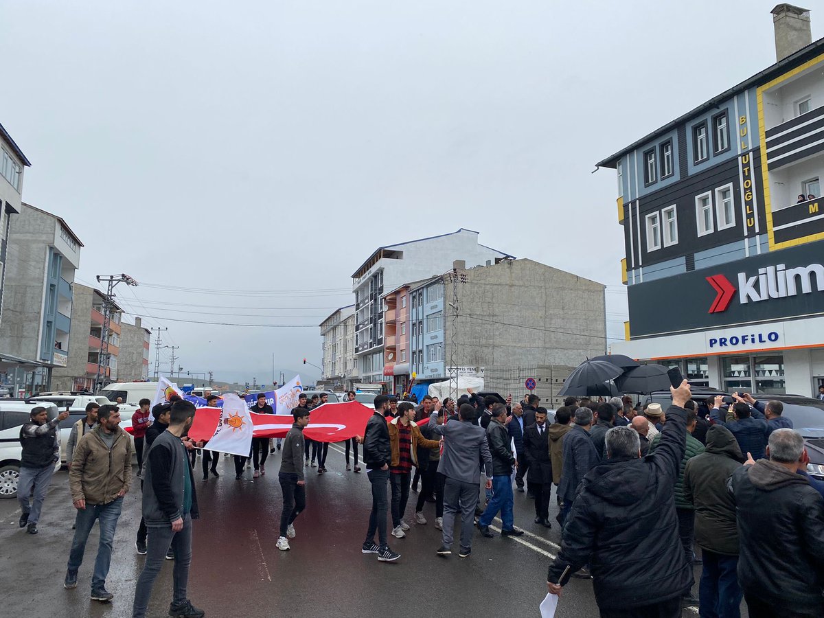 SelimKollar's tweet photo. Kıymetli Ak Gençlik ;

Türkiye Yüzyılı’nı inşa edecek Cumhurbaşkanımız Sayın Recep Tayyip Erdoğan’a %50 ile destek veren ve AK Parti'mizi %34  oranla milletvekili seçimi için destek veren Selimli hemşehrilerimize şükranlarımı sunuyorum. 
İlçe Gençlik Kolları Başkanı 
Fatih Güman https://t.co/gcQ7WRwvWm