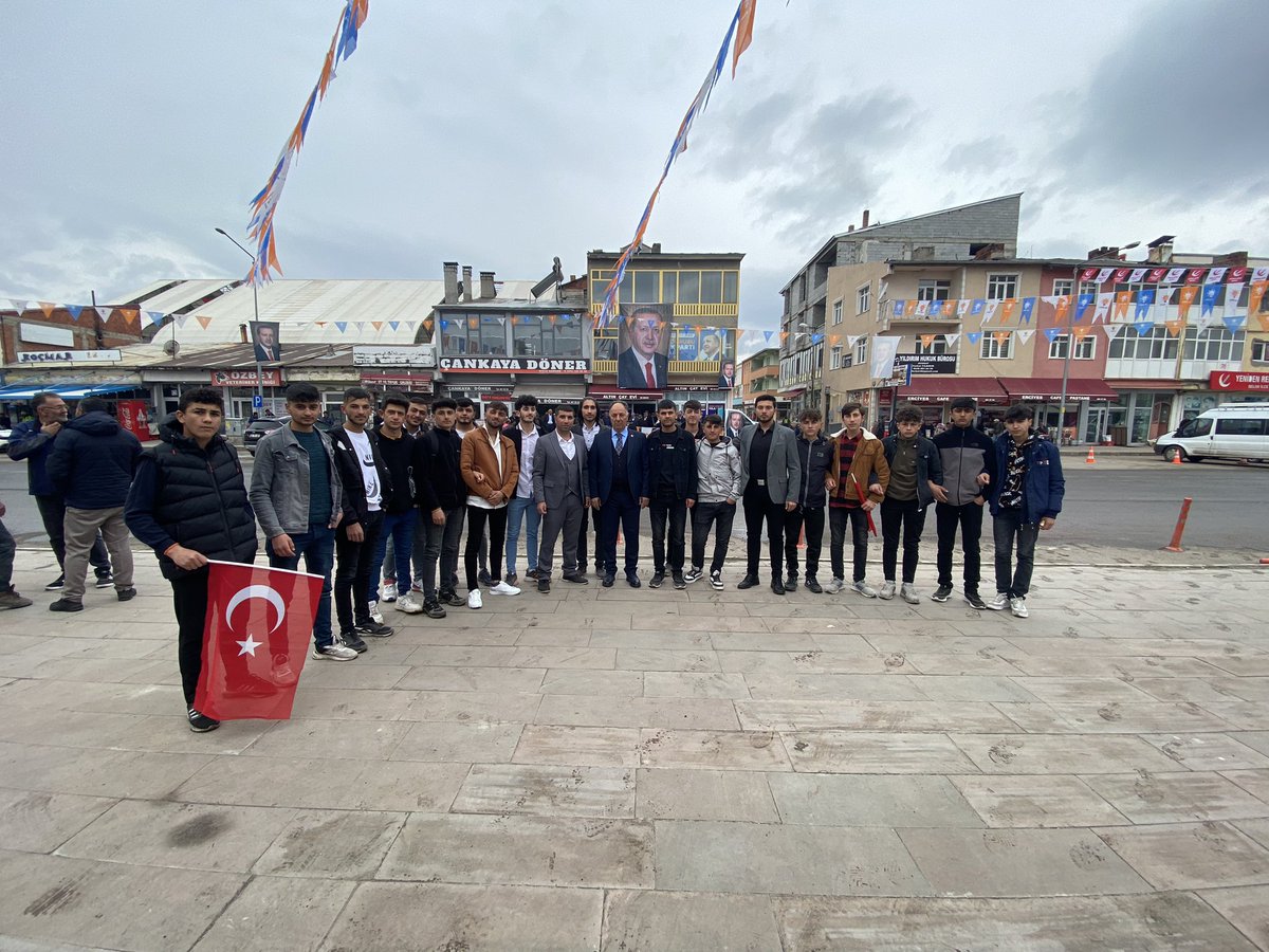 SelimKollar's tweet photo. Kıymetli Ak Gençlik ;

Türkiye Yüzyılı’nı inşa edecek Cumhurbaşkanımız Sayın Recep Tayyip Erdoğan’a %50 ile destek veren ve AK Parti'mizi %34  oranla milletvekili seçimi için destek veren Selimli hemşehrilerimize şükranlarımı sunuyorum. 
İlçe Gençlik Kolları Başkanı 
Fatih Güman https://t.co/gcQ7WRwvWm