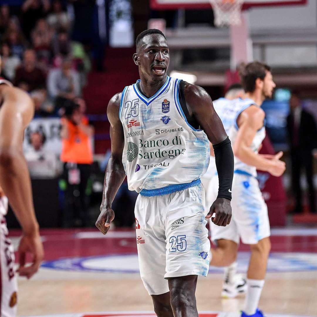 parallelecinico's tweet photo. 20 punti
7/9 da due
6/6 ai liberi
7 rimbalzi
29 di valutazione
...in 19 minuti

Sassari stravince Gara 2 a Venezia e ribalta il fattore campo. Ousmane Diop, 23 anni, conferma la sua straordinaria stagione.
#SerieAtipo https://t.co/g3SciZJpRK