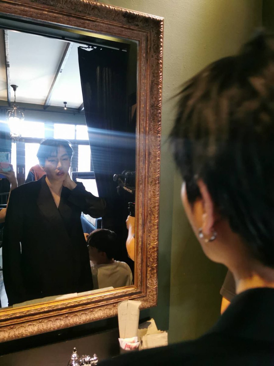 peckpalit's tweet photo. นอกจากเฉบขาแล้วก็เฉบคอร์ด้วย 🤨 https://t.co/addE5NScgf