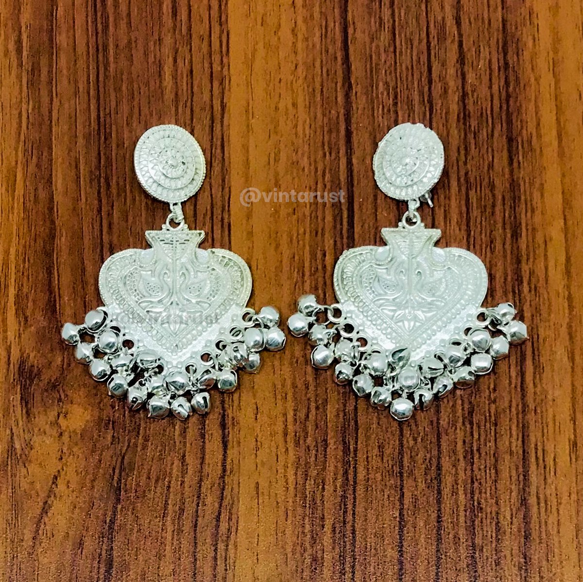 Ethnic Handmade Silver Tone Dangle Earrings

Shop Now:
buff.ly/42RSWJu

#tribalearrings #silverjewelry #artisancrafted #elegantstyle #moderndesign #geometricshapes #dangleearrings #versatilefashion #traditionalearrings #weddingjewelry #formallook #sareestyle #kurtafashion