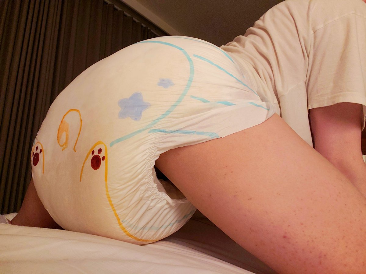 yggiToryM's tweet photo. The con puppy diaper... https://t.co/2nzMuByd8U