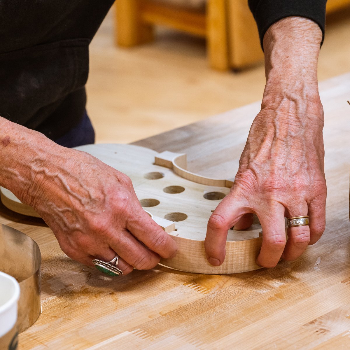 Bainbridge_BARN's tweet photo. We're looking forward to hearing the results from this class! Students in Make or a Repair a Violin are at work handcrafting their instruments.

#violin #fiddle #violinmaking #fiddlemaking #bainbridgebarn #woodworking #luthier #makerspace #bainbridgeisland https://t.co/1ylNhZUyBt