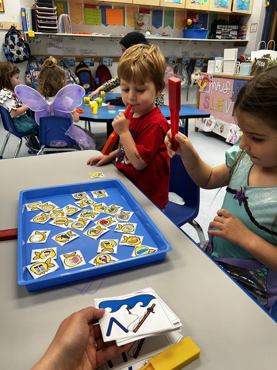 slevin_prek's tweet photo. Fishing for letters and their associated pictures! 🎣 #fhleads #sandstudy https://t.co/SK7R1Ws8XU