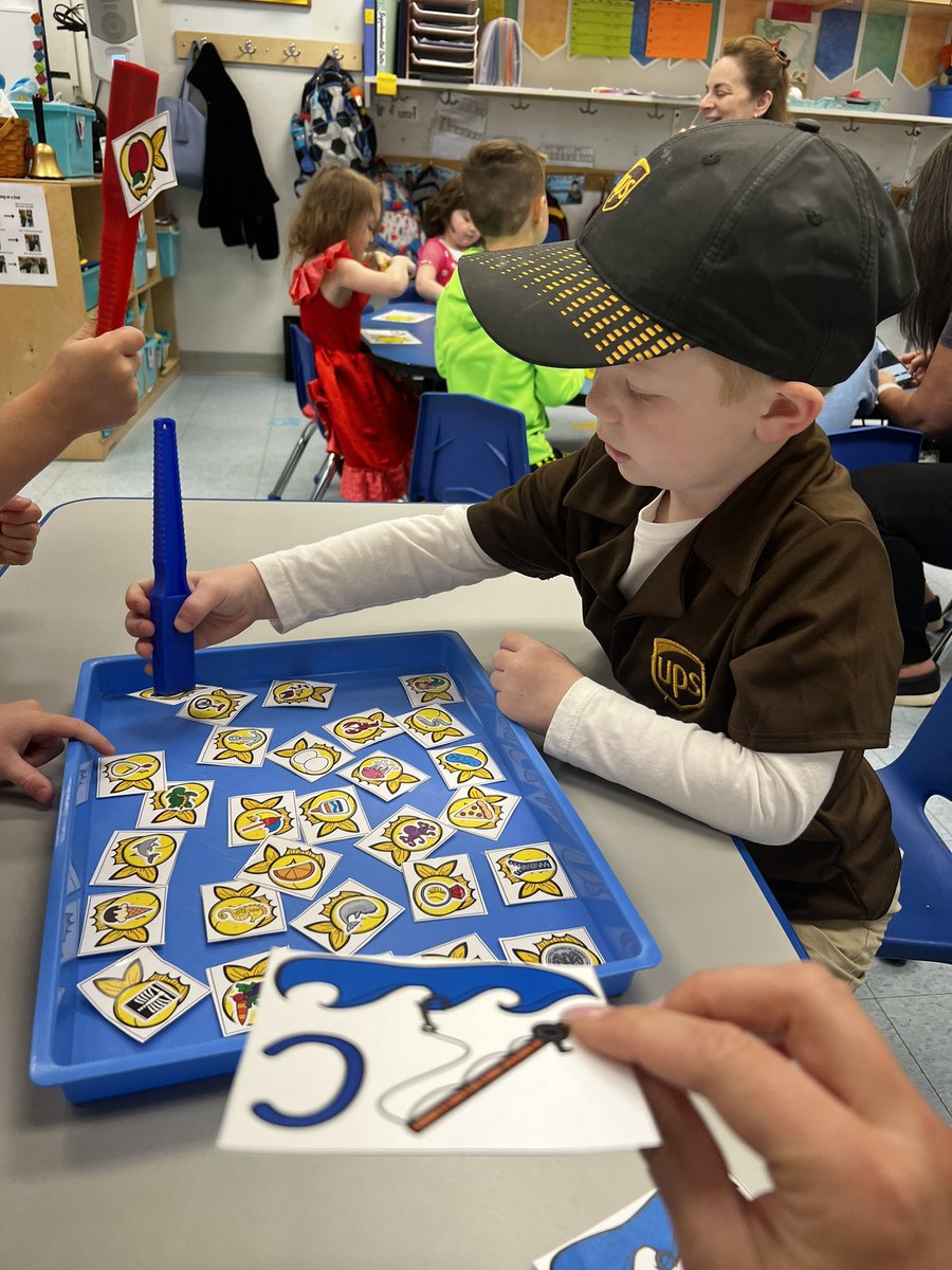 slevin_prek's tweet photo. Fishing for letters and their associated pictures! 🎣 #fhleads #sandstudy https://t.co/SK7R1Ws8XU