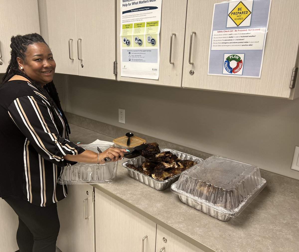 MaryCastleElem's tweet photo. Many thanks to the Clarke family for providing Jerk Chicken for our staff today! We are grateful for the appreciation from our families shown toward our staff! #resetMEC https://t.co/718hfqfYTr