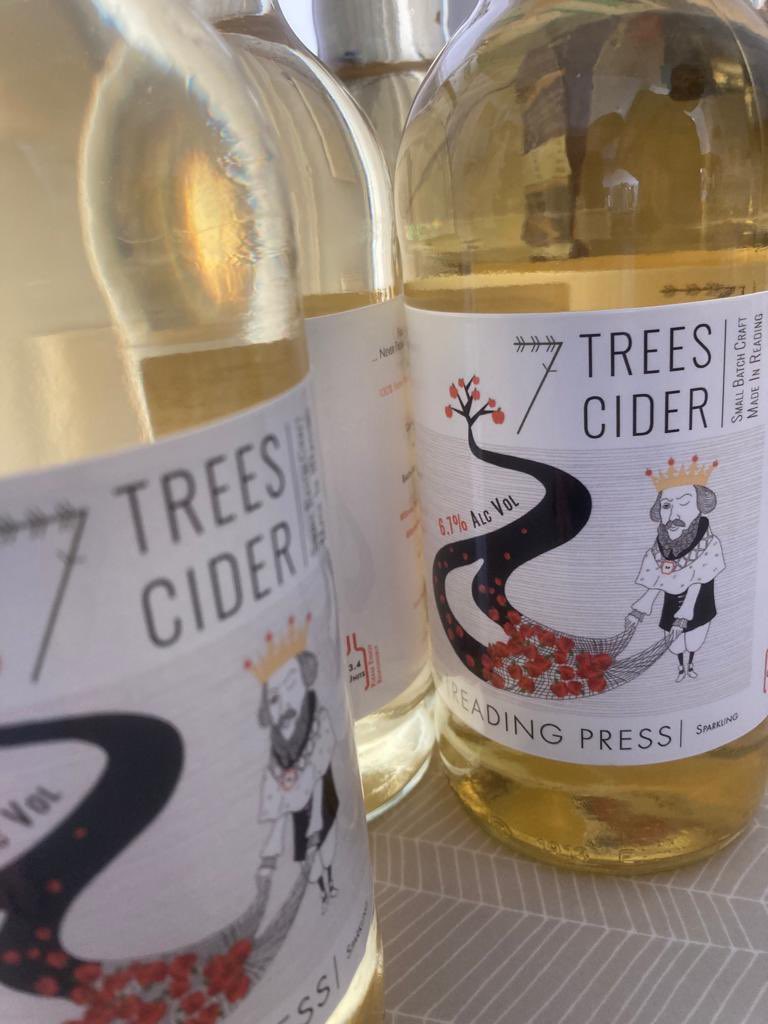 SevenTreesCider's tweet photo. Labels on.
First bottles dropped off @Rdng_bsct_fctry
Enjoy..
@ReadingCAMRA @SoxonCAMRA @WBCAMRAcider @CamraBSE @CAMRA_APPLE @QuaffableRdg @Readingbeerfest @RABBLE_Theatre
#rdguk #craftcider #nanoscalecidery #fulljuice #readingcider #berkshirecider #notfromconcentrate https://t.co/TAJbFaQL6V