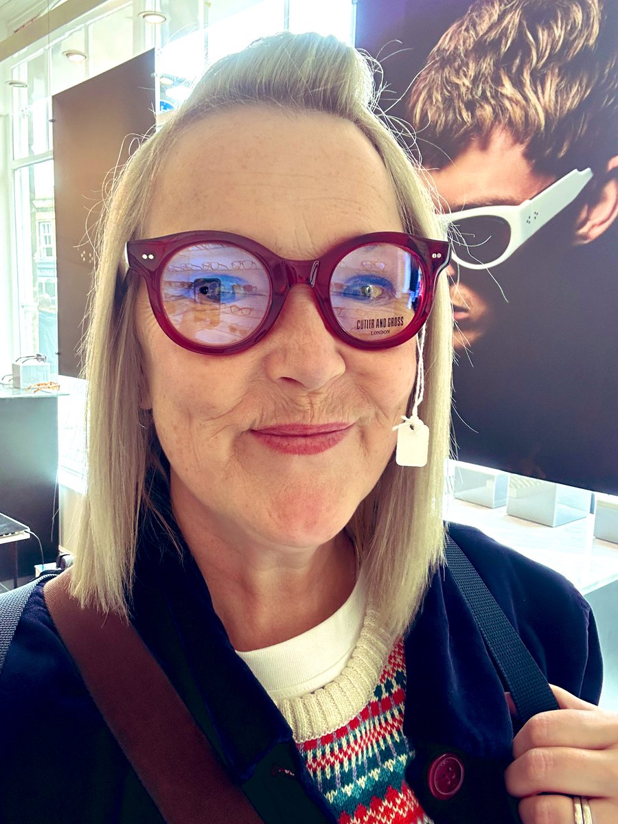 When you fall in love with @cutlerandgross  glasses…

*When I win the lottery ❤️❤️👓

All the better for keeping an eye on @TheStourbridge ………..🐈