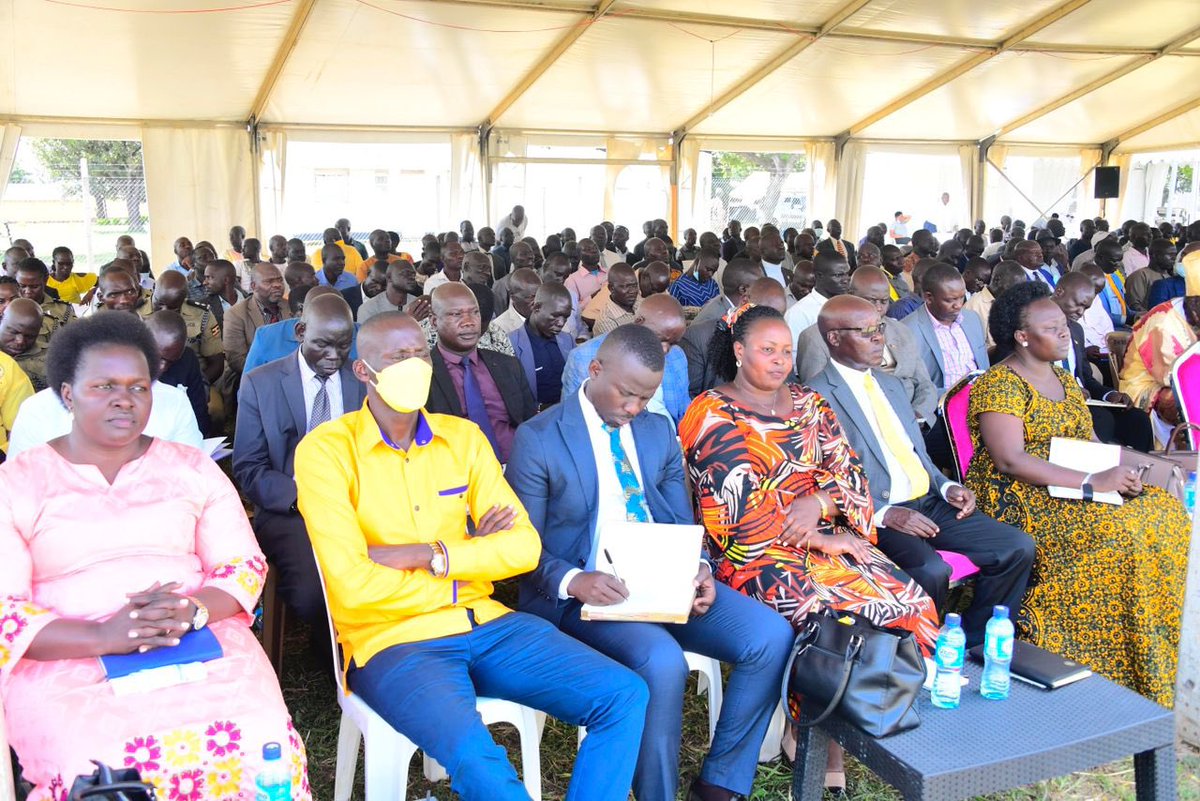KagutaMuseveni's tweet photo. At Baralegi State Lodge, I was joined by political, cultural and security leaders of Acholi sub-region who I had invited, to talk about the problem of cattle rustling by the Karamojong raiders. I assured them that we know about the potential and limitations of the issues they raised and we shall solve this problem decisively .