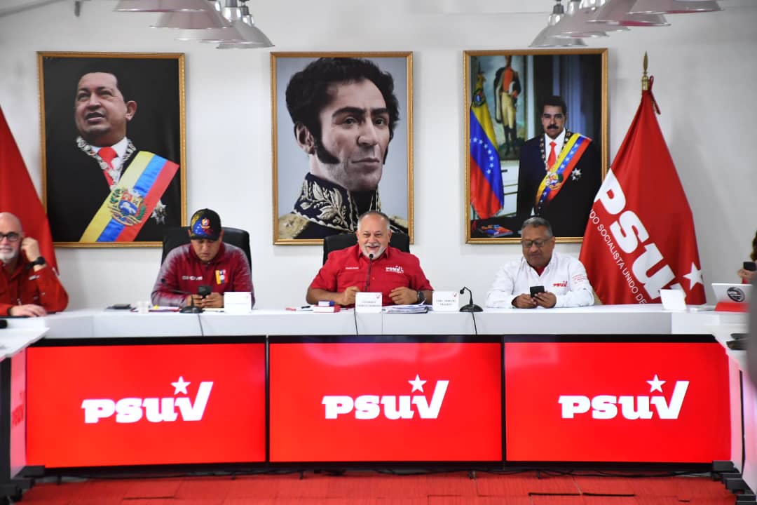 _LaAvanzadora's tweet photo. ¡Éxitos y bendiciones! 

Iniciamos este lunes trabajando en la Dirección Nacional del @PartidoPSUV, seguimos cumpliendo las orientaciones
permanentes de nuestro presidente @NicolasMaduro para el beneficio del pueblo venezolano. https://t.co/D6tbopJOSR