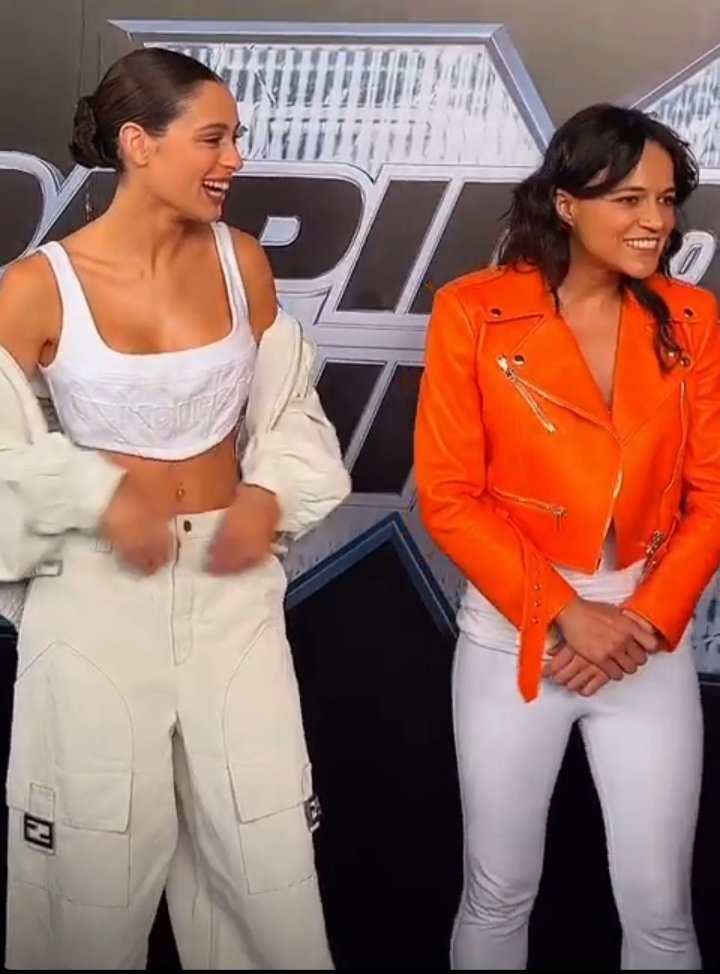 Danimelchiorbr's tweet photo. As mais belas! Michelle Rodriguez e Daniela Melchior no México. https://t.co/bQsrSut1yc