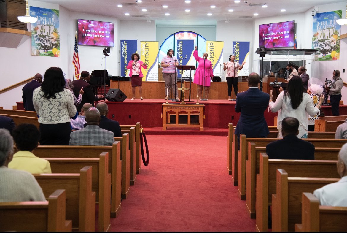 vernoncwalton's tweet photo. What a wonderful worship service yesterday! It was an honor celebrate mothers and to experience Passionate Worship all to the glory of God! I invite you to watch the replay.
#fbcvstrong #freshwindfreshfire
#sundaymorning #passionateworship #fruitbearingdisciple https://t.co/bKKu3rfByP