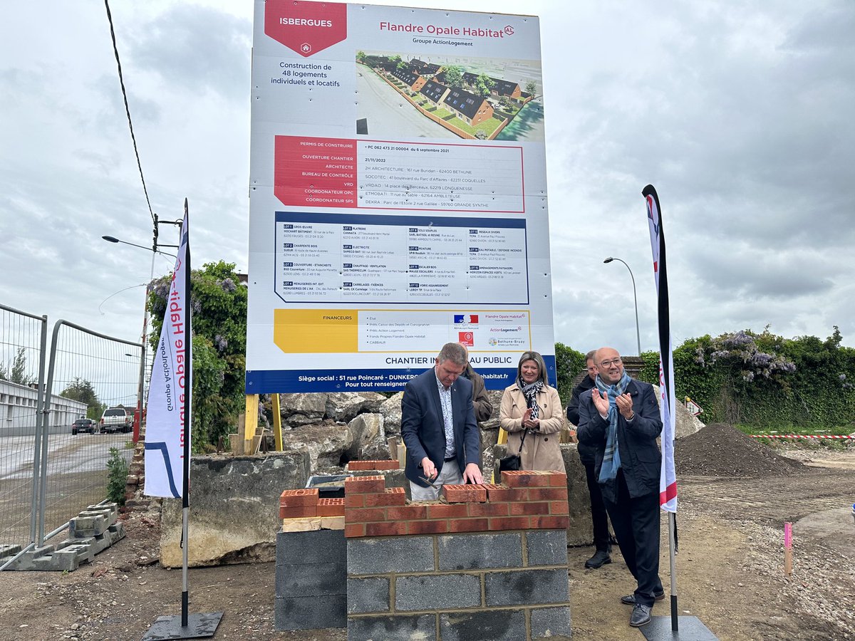 CVanhersel's tweet photo. Exercice pratique de maçonnerie cet après-midi pour la pose de la 1ere pierre des 48 maisons sur #isbergues par les acteurs qui ont permis l’émergence de ce projet de requalification d’une friche de centre ville
@ActionLogement @Prefet62  @MedefOpale @BethuneBruay 
@hautsdefrance https://t.co/18zdxLvqAB
