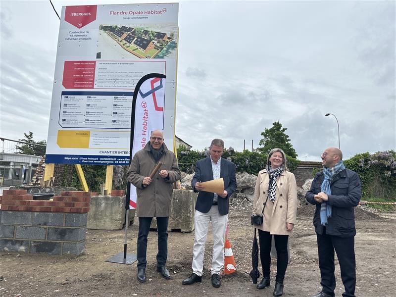 CVanhersel's tweet photo. Exercice pratique de maçonnerie cet après-midi pour la pose de la 1ere pierre des 48 maisons sur #isbergues par les acteurs qui ont permis l’émergence de ce projet de requalification d’une friche de centre ville
@ActionLogement @Prefet62  @MedefOpale @BethuneBruay 
@hautsdefrance https://t.co/18zdxLvqAB