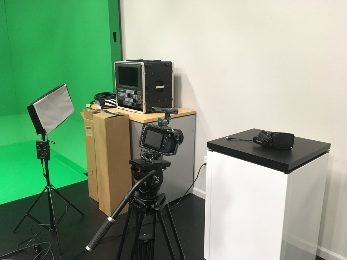 1sourcevideo's tweet photo. It's a quiet day in the studio!

#1SourceVideo #HiveLighting #inthestudio #studiosetup #setup #recording #footage #workflow #lenses #lighting #studiolighting #cameras #camerasetup #filming #filmmaking #cinematography #behindthescenes #filmequipment #RedefiningDistribution https://t.co/A6Y1OVOQLe