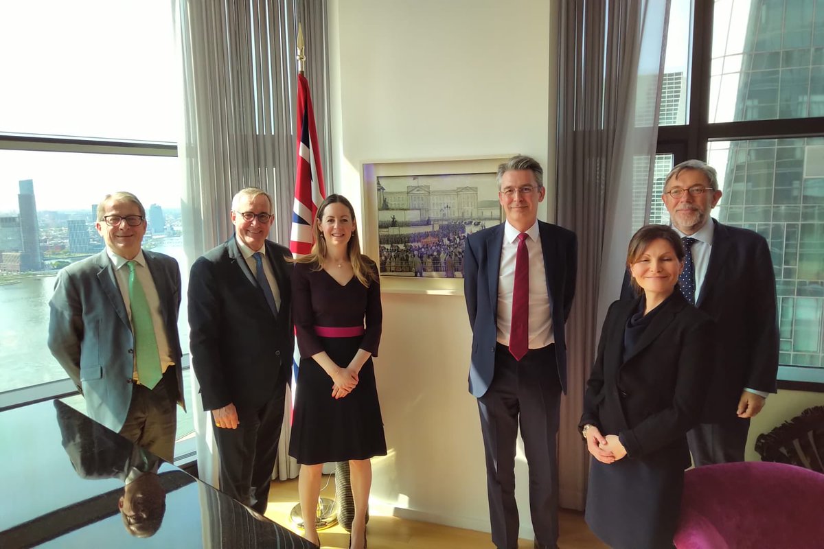 TCUKmiles's tweet photo. Great meeting with ⁦@HannahyoungNYC⁩ at 🇬🇧 Consul’s residence in New York City. First meeting of ⁦@TheCityUK⁩ joint delegation to the US with ⁦@UKFtweets⁩ A great way to kick off. Thanks also to ⁦@ESgloballaw⁩ for a terrific lunchtime roundtable. On to DC. https://t.co/hnmcMVkmmJ