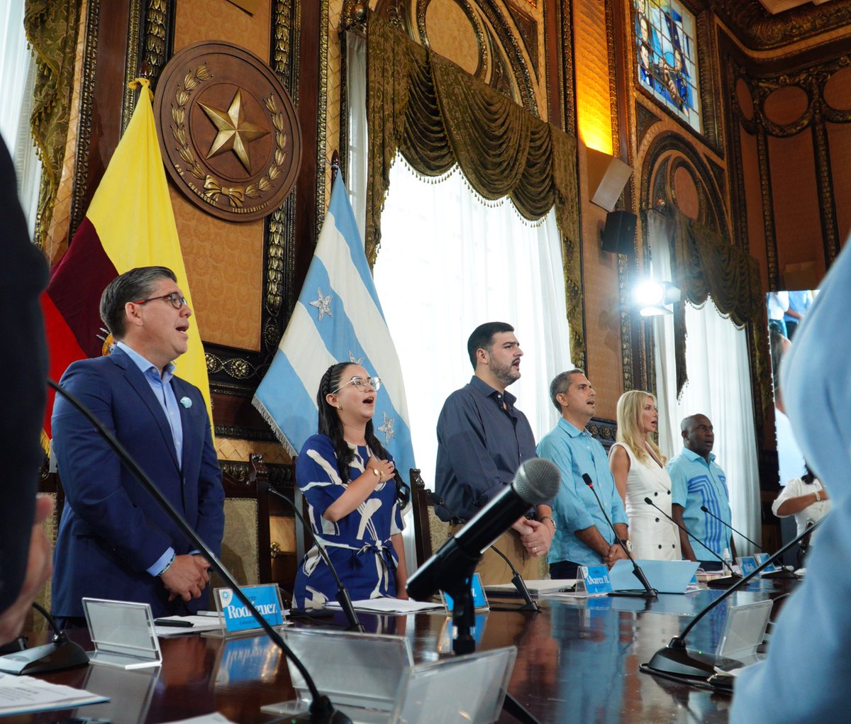 BlancaLopezC_'s tweet photo. Guayaquil es la ciudad que me vio nacer y es un honor poder servir a sus ciudadanos como nueva vicealcaldesa.

Con gran responsabilidad y firmeza, asumo esta designación, para cumplir el objetivo que nos une: hacer de #Guayaquil una ciudad a la altura de nuestros sueños.

#AlcaldiaCiudadanaGye 
#ElPoderDelCambio 

@aquilesalvarez @MashiRafael