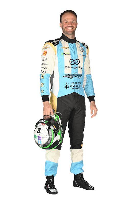 ESPECTACULAR.

El uniforme de <a href="/AgustinCanapino/">Agustín Canapino 🇦🇷</a> para su primera aparición en la #Indy500 de este año.

FOTO: Penske Entertainment 

<a href="/juncoshollinger/">Juncos Hollinger Racing</a> <a href="/afa/">AFA</a>