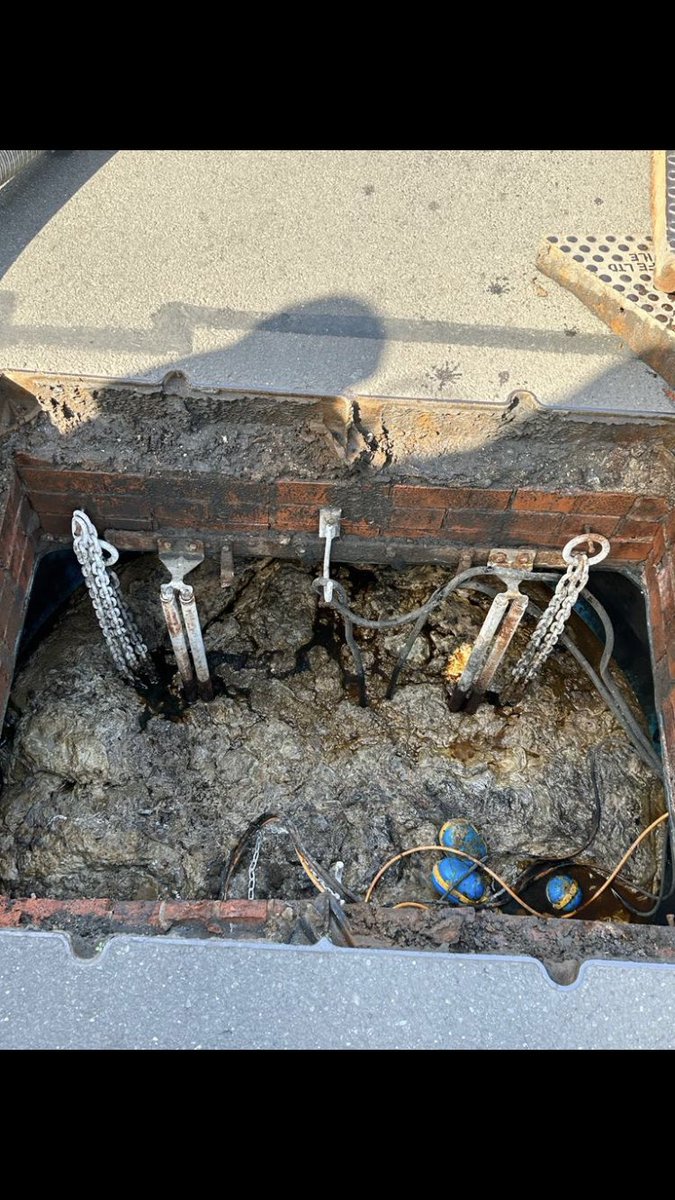 Emergency call out to a failed pumping station today. Pumps had failed causing the station to become high level. After quickly diagnosing the fault the system was pumped down and washed down before testing the flow #drainsfast #drainagesolutions #staffordshireandcheshire #pumps