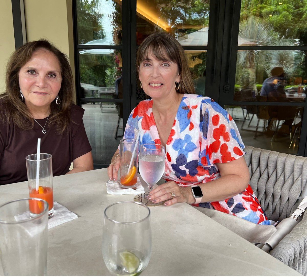 What a lovely gesture from a fellow court interpreter Yolanda Velasco and her husband. They found out we were visiting Austin and invited us for lunch and then insisted on driving us to the airport. And I almost got to see <a href="/ENM_Interpreter/">Ernest Niño-Murcia</a> Para la próxima será.