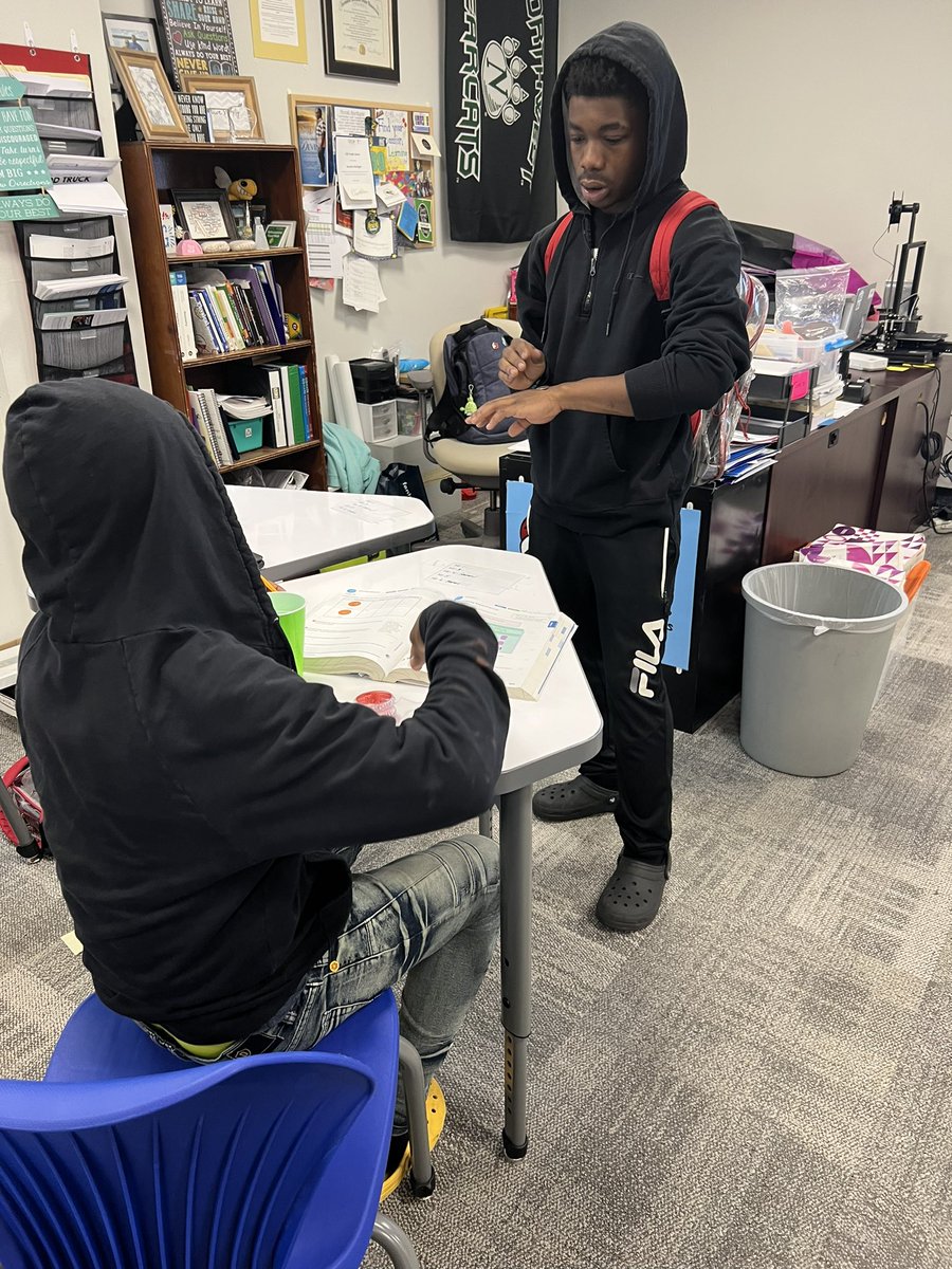JarushaG's tweet image. What are the chances??? 7th grade Ss @CASjackets explored a few probability activities today to determine experimental probability @carnegielearn #module4 #flipit #CSD #engaging #endofyear
