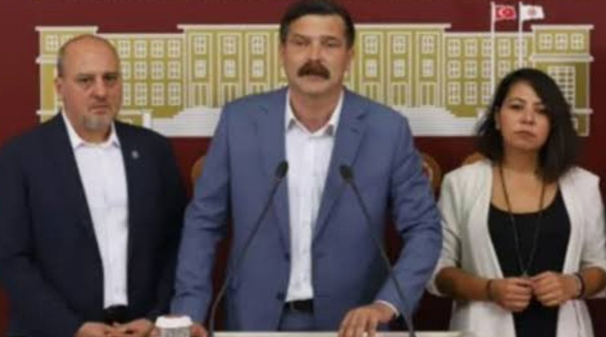 Ve bu üçlünün siyaseti…
1-<a href="/barisatay/">Barış Atay</a> ı saf dışı bıraktılar (kürtlere olan aşkları)
2- YSP’ye 12 vekil kaybettirdiler
3-her hamlesi AKP’ye yaradı
4-üç beş kitap okumakla solcu olunmaz birkaç sloganik konuşmaylada kominist olunmaz 
“Yeterince şık söylenmiş bir yalan gerçek olur”