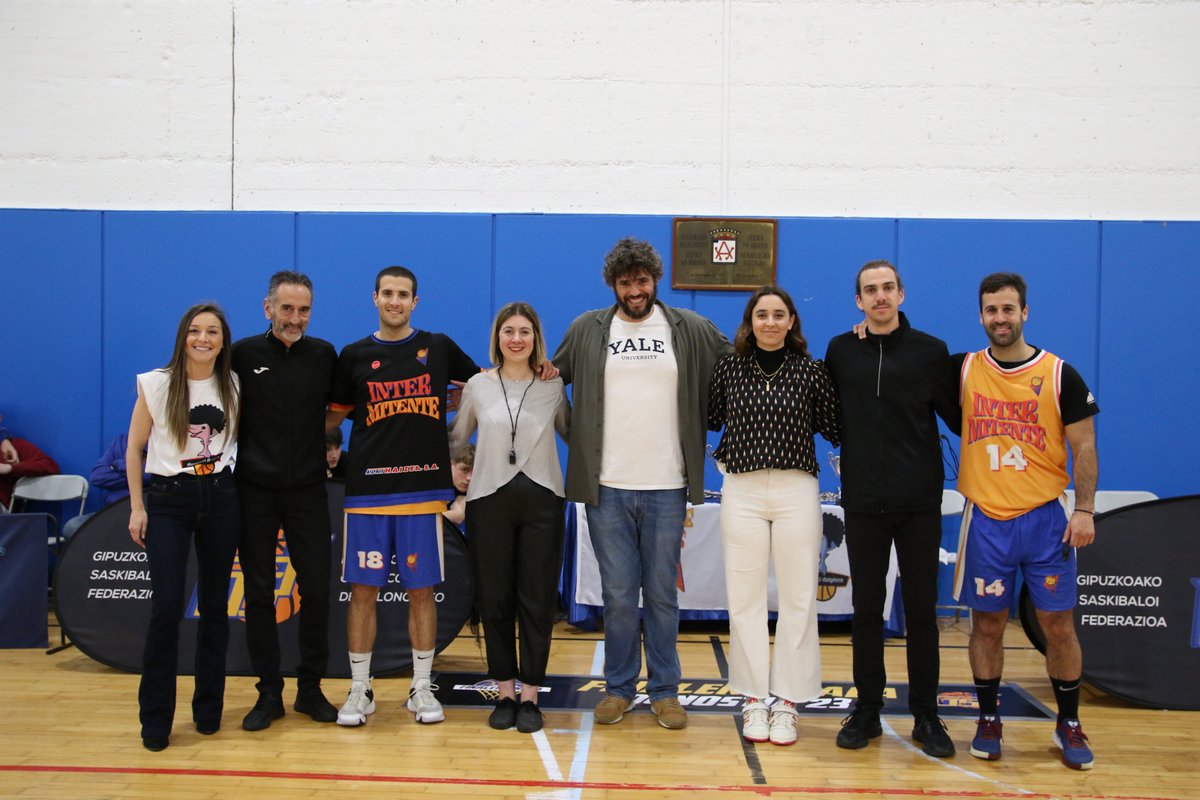 fgbaloncesto's tweet photo. @mirentardaguila @donostidolphins @2LoversDjs Zorionak @mirentardaguila 🐬
#SaskiGipuzkoa🏀
#FinalenFinala🏆 https://t.co/ldItLQVpxx