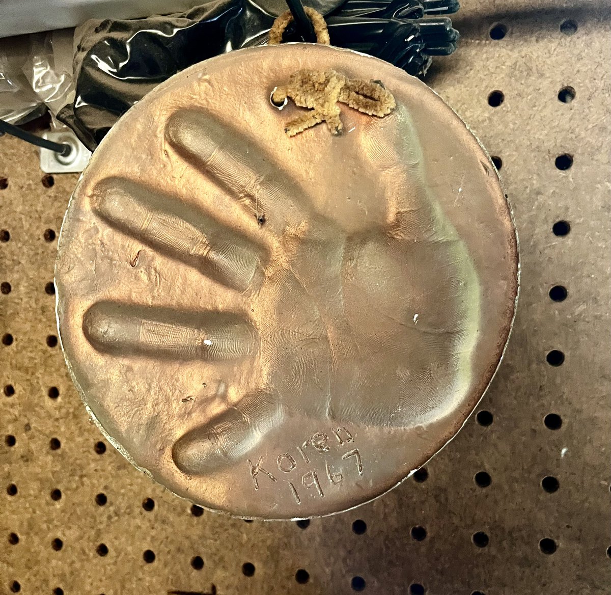 keddyboomaleddy's tweet image. #schoolproject #sixties anyone else go plaster of Paris hands for #MotherDay back in the day