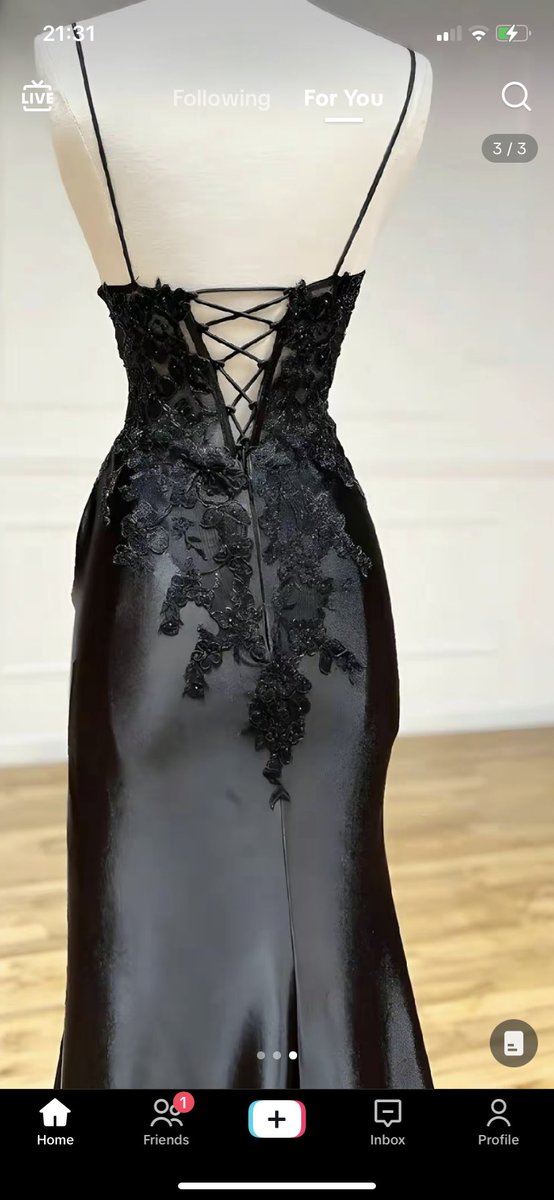 amalesfantasy's tweet photo. this dress on billie???? https://t.co/bOlgAmtaXe