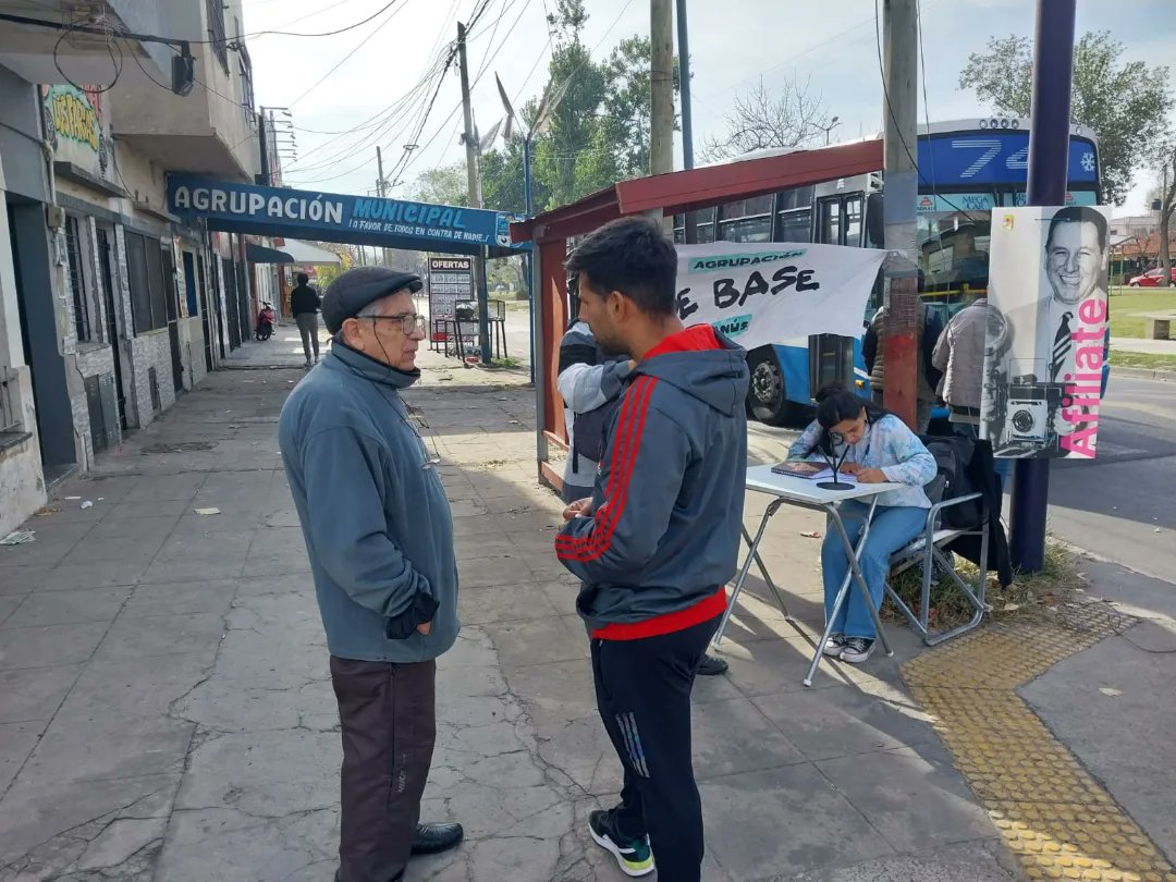 PJLanus_oficial's tweet photo. El sábado estuvimos en distintos barrios de Lanus afiliando al @BonaerensePJ

Acercate a nuestras mesas o a la sede del PJ Lanus 📍M. Quindimil 63 Lanus Oeste.

#Afiliate al PJ https://t.co/qq6jUKI14b