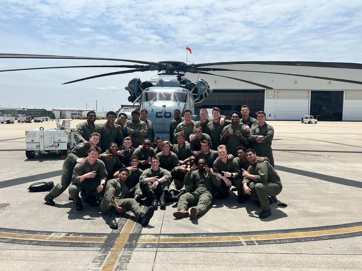 NavyAthletics's tweet image. Summer training is underway! Here a group of rising sophomore @NavyFB players are with the HM-15 squadron in Norfolk, Va. as part of Protramid