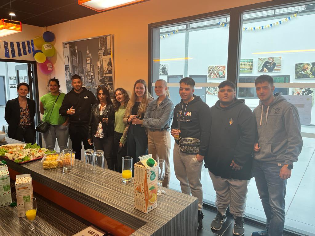 Accueil des espagnols, accompagnés de leur enseignante, dans le cadre du programme Erasmus+. Un mois de stage en perspective avec accueil pour certains dans des familles de Landerneau. #ErasmusPlus