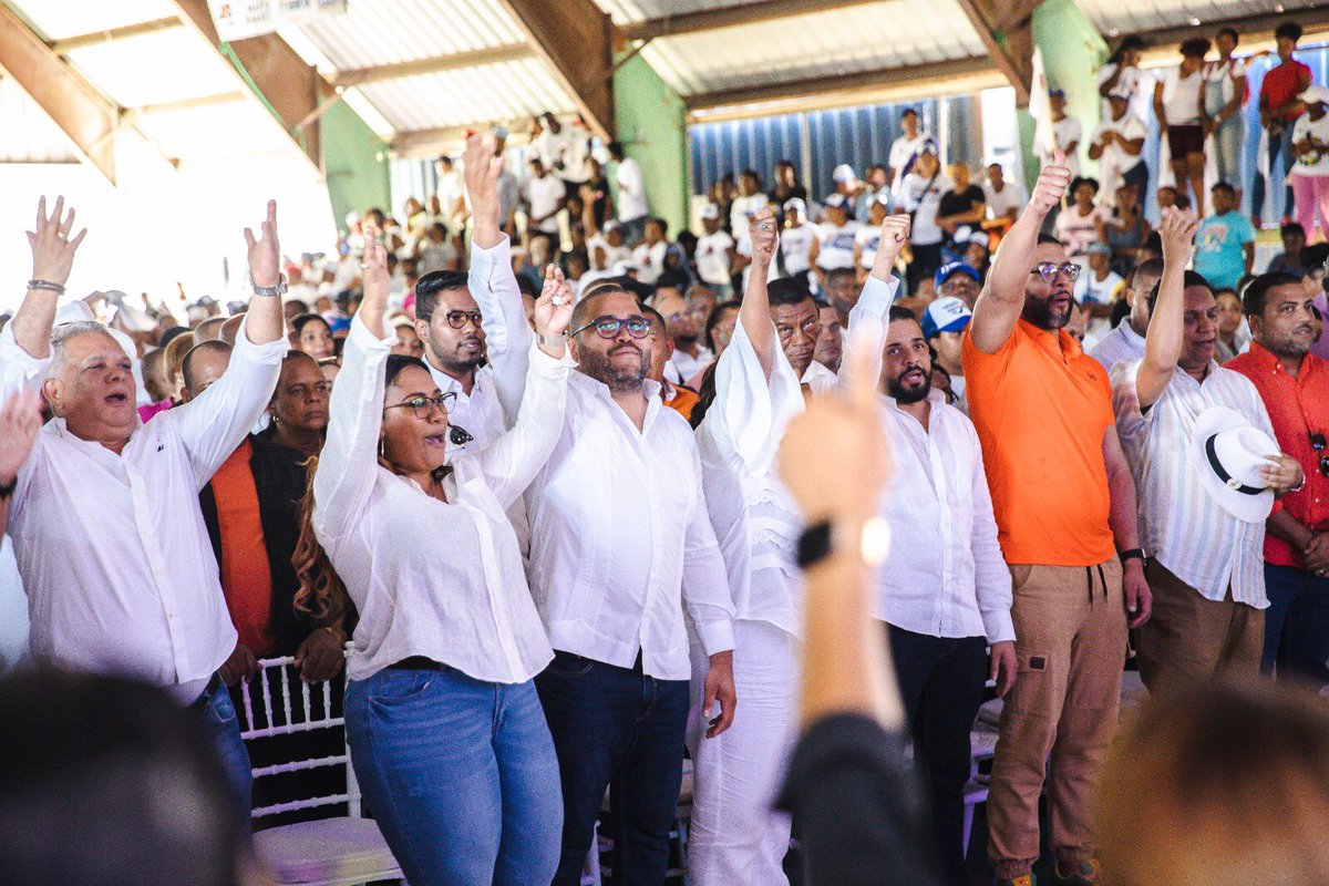 CMC8654's tweet photo. @MariaSu46796013 y #Francispaulinoalcalde hicieron historia en el municipio de boca chica este 13 de mayo.
@wegrullon @luisabinader @celeste_B25 @PRM_Oficial #atiempocompleto
#hayunsonido https://t.co/h9gPl6kNXD