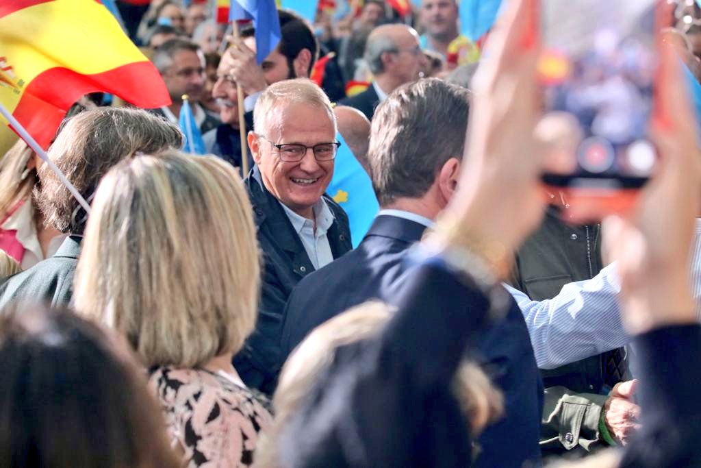 aruiz_88's tweet photo. 📸Hay partido.

#AsturiasEntreTodos 

@NunezFeijoo 
@CangaFanoDiego 
@PP_Asturias 
@ppopular https://t.co/o8f3Vm3J2T