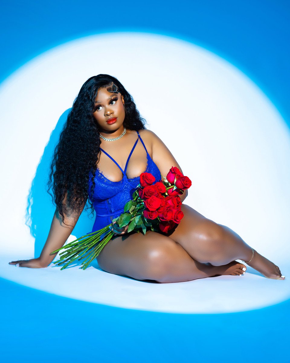 ThatgirlZee__'s tweet image. It’s my birthday🥹 ZeeDayyyy👑🦋 #Chapter24✨