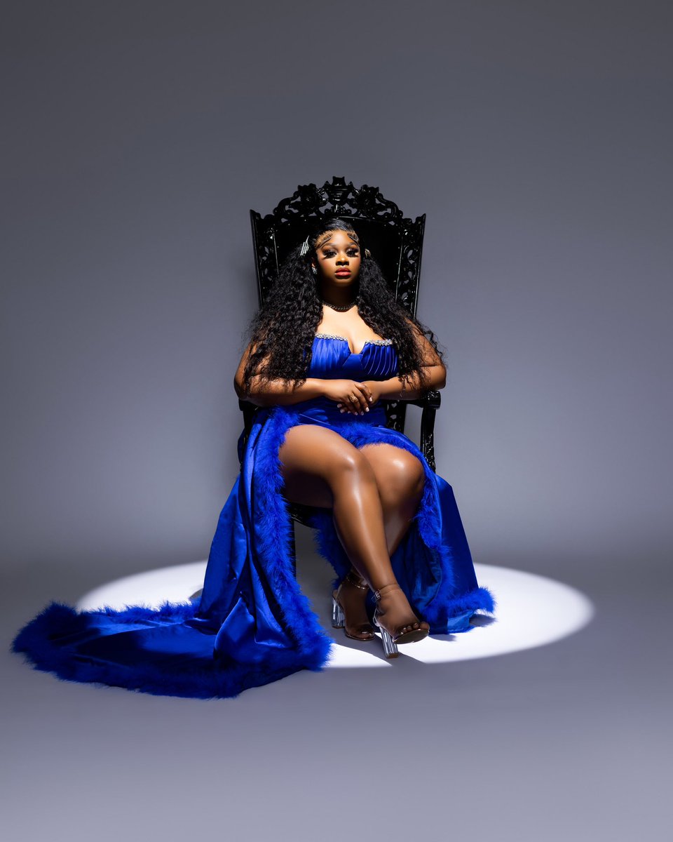 ThatgirlZee__'s tweet image. It’s my birthday🥹 ZeeDayyyy👑🦋 #Chapter24✨