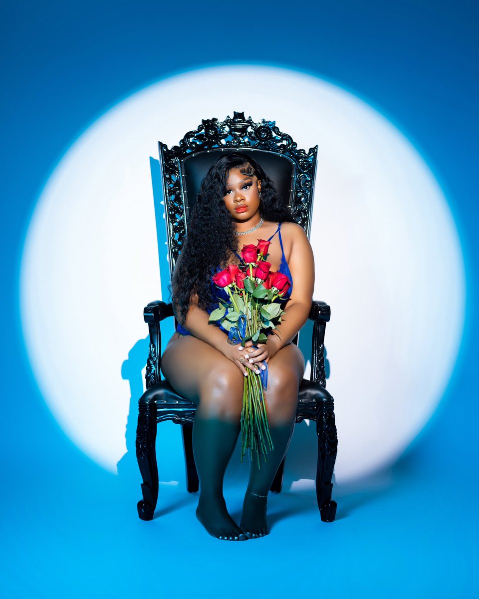 ThatgirlZee__'s tweet image. It’s my birthday🥹 ZeeDayyyy👑🦋 #Chapter24✨