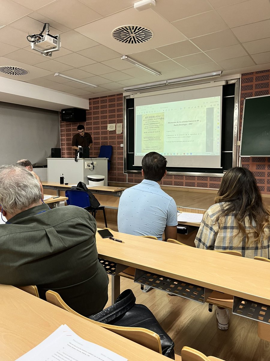 projectesaps's tweet photo. Hui Marc Sorribas, becari de col•laboració del Dpt. @HistoriaMod i membre de PROPAS, ha impartit el taller "Pensar la esclavitud" en el marc del projecte d'innovació de l'assignatura Història Moderna Universal II. Ens ha presentat els primers resultats del seu TFM. Enhorabona! https://t.co/B3SJrPoriH