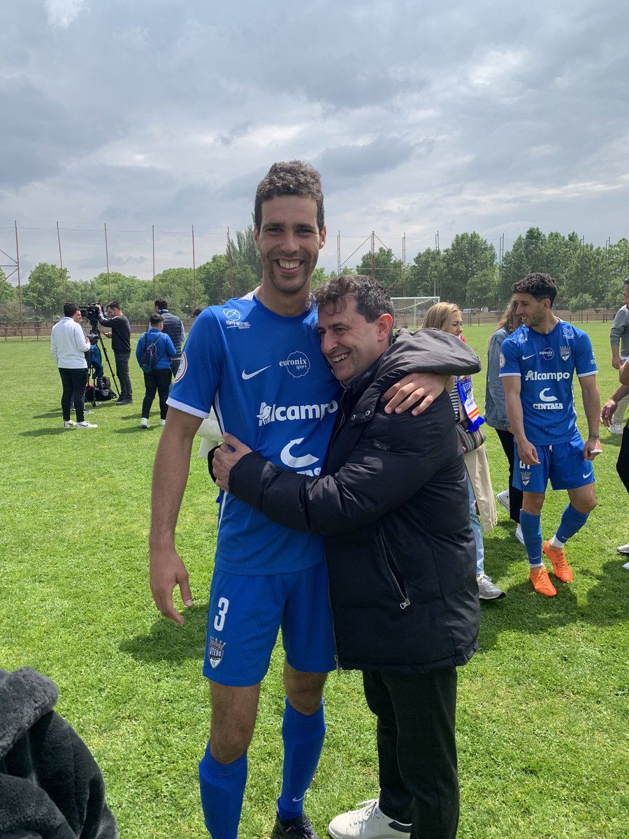OrcajoSoler's tweet photo. Y LO HICIMOS OTRA VEZ !!!
Increíble los nervios que pasamos ayer pero mereció la pena,ambiente espectacular con una afición que te llega a emocionar,gracias sobre todo al FRENTE BARBO  sin vosotros no hubiéramos logrado los playoff Aupa el Utebo Futbol Club 💪💪💪 https://t.co/tdYt6TfMay