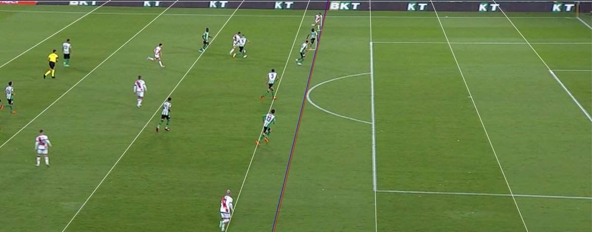 LaLigaenDirecto's tweet photo. 🚨🚨OJO🚨🚨

Había fuera de juego en el gol del @RayoVallecano ante el @RealBetis. La imagen del VAR, con una línea gruesa, no permite apreciar con detalle que el jugador del Rayo se encuentra adelantado, como se detalla en esta imagen. https://t.co/jblEESr8CD