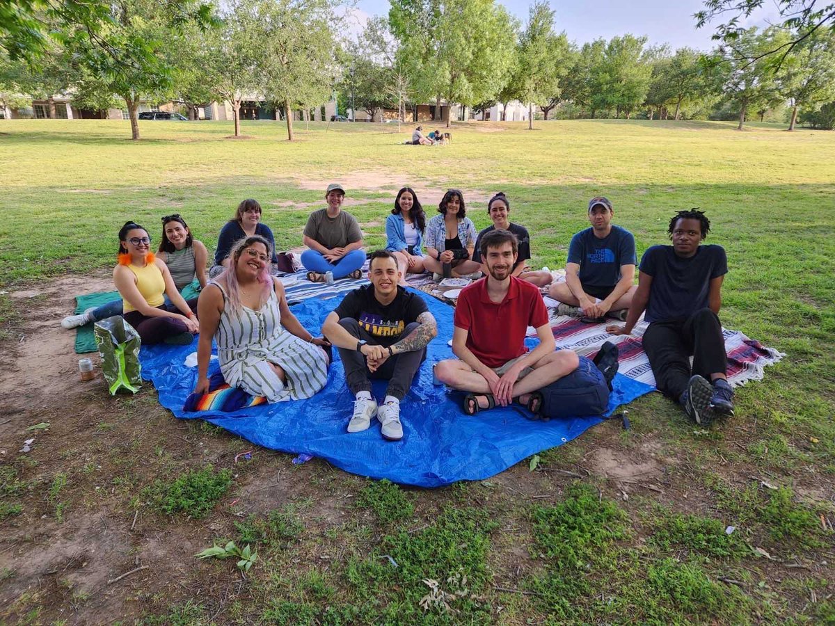 Our annual end-of-the-year picnic🌞
We are lucky to have many talented graduate students at UT 🧡
#UTAustin #Psychology