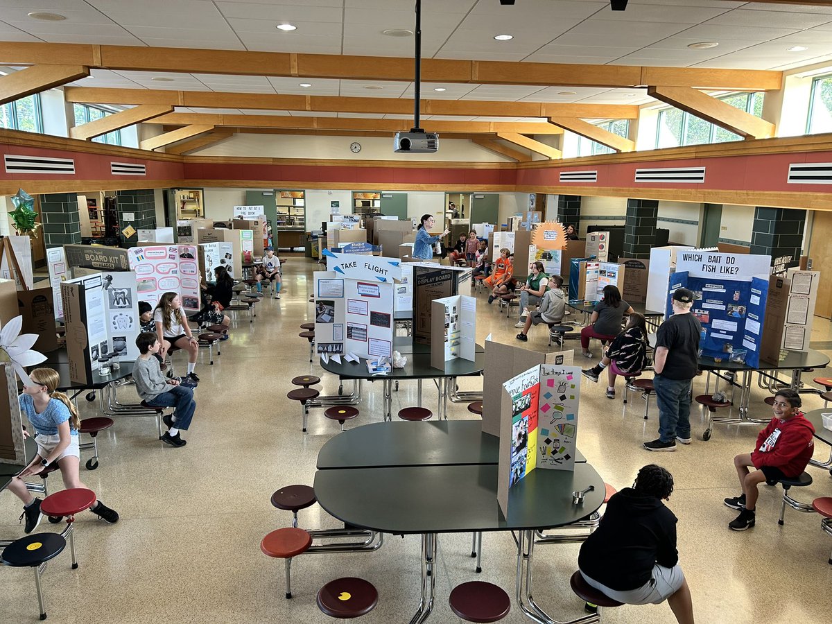 NicoleHarner1's tweet photo. Science Fair at  Pine Street 👩‍🔬🥼🌲 https://t.co/5qNPW8jgwI
