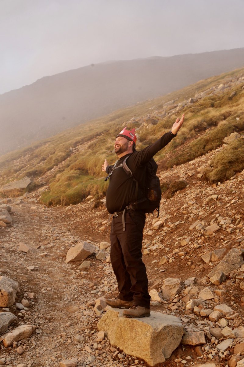 MrsTracyJones's tweet photo. @BurgerKingUK my husband has just completed the 3 peak challenge for @SandsUK and en route he had a BK and acquired a crown and decided to wear it whilst conquering all 3 mountains! Thought you and @Doritos might want to see the pics! #kingofthemountain #3peaks #sandsuk https://t.co/Jv0udbUH6p