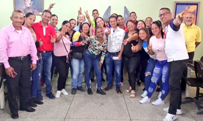 #15Mayo Siguiendo las Orientaciones de @leivi24 Presidenta @Fundabit_ Y @PiedadQuintana1 Jefa @ZE_Aragua Se Realiza Reunión de Trabajo con Formadores Tecnológicos #Cbit del Eje Metropolitano; Con Rumbo a la Consolidación de los Centros de Desarrollo por la Calidad Educativa.