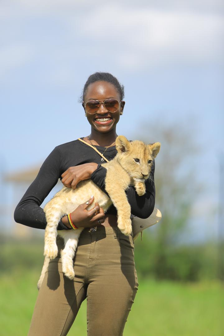 tw_donbrilliant's tweet photo. Let's all vote☑️ for @namulwana_hilda (Namulwana Hilda Victoria) in the #MissTourismBuganda Competitions
#NoteThis
We're voting everyday for 12days.
To Vote, click the link below👇
https://t.co/a9qNDn6xqC https://t.co/q3LUDYWGFp