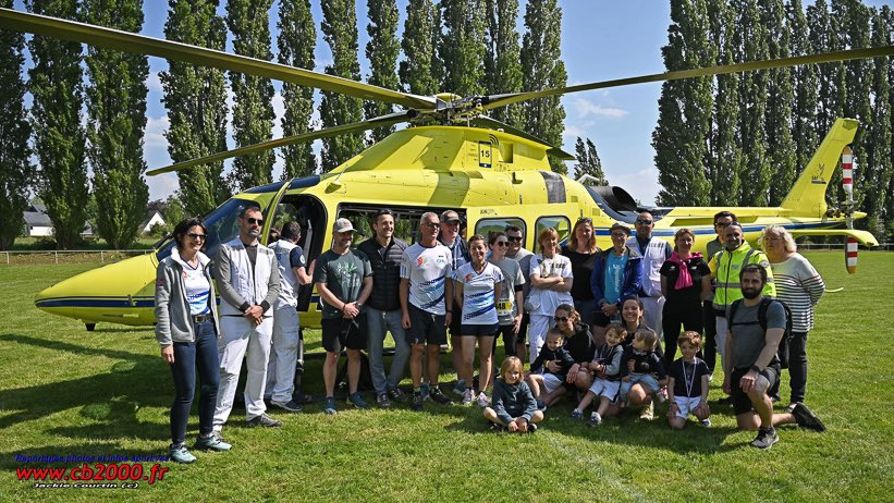 SAMU76A's tweet photo. 🏃‍♀️🏃🏻‍♂️Sur terre ou dans les airs,  en baskets, en sabots ou en rangers, les équipes du @CHURouen s’entraînent ensemble.
👏👏👏Succès des 4ème foulées du CHU ce WE.
📆Prochain RDV? Le footing des marins le 17 juin à l’@ArmadaRouen.

@SAMU76A @FondationChN https://t.co/fH4bq918pk
