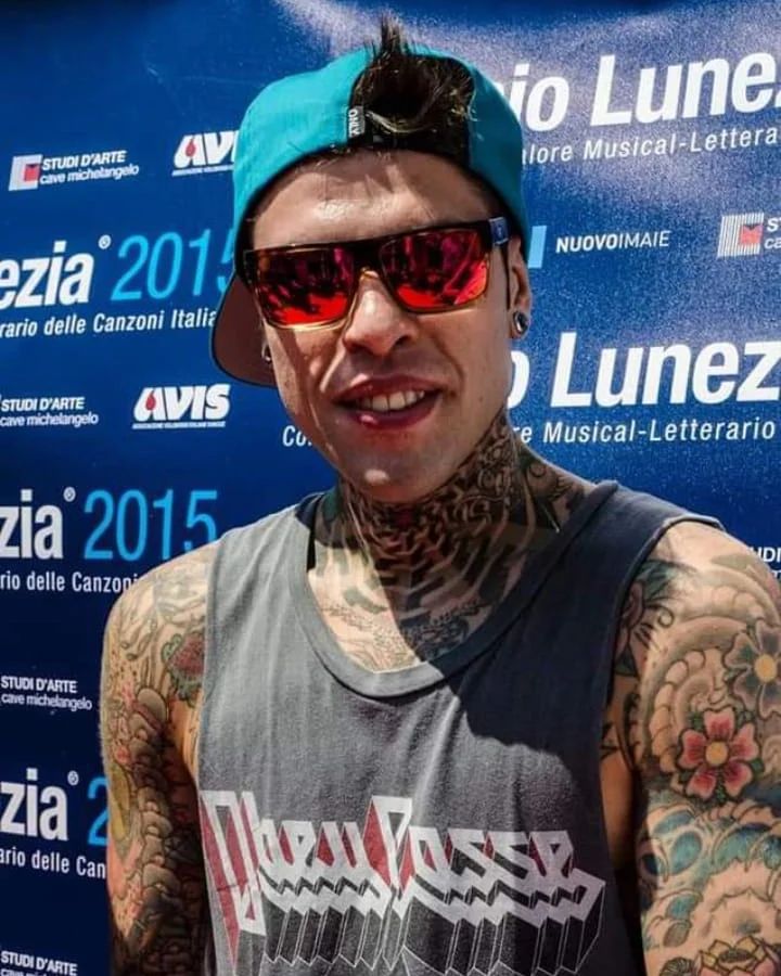 premiolunezia's tweet photo. 2015: Backstage del #PremioLunezia. #Fedez vince per le qualità musical-letterarie dell'Album "Pop-Hoolista".

Clicca il Link per inviare la tua richiesta di partecipazione! https://t.co/KqkTLPiSiz

@Fedez #italia #musica #spettacolo #nuoveproposte https://t.co/kEIwcx5H3w