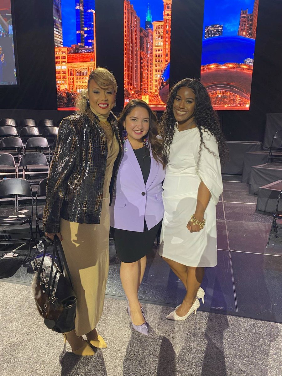 SantitaJ's tweet photo. So wonderful being with these #GreatWomen, my dear #Sisterfriends, @DeliaRamirezIL and .@stacydavisgates at Mayor @'s Inauguration today! @SantitaJ @CTULocal1
#SantitaJacksonShow| M-F: 6-8aC/7-9aE|773.763.WCPT/9278| @AM950Radio @wcpt820 @YouTube https://t.co/5C1HP7OBcO
